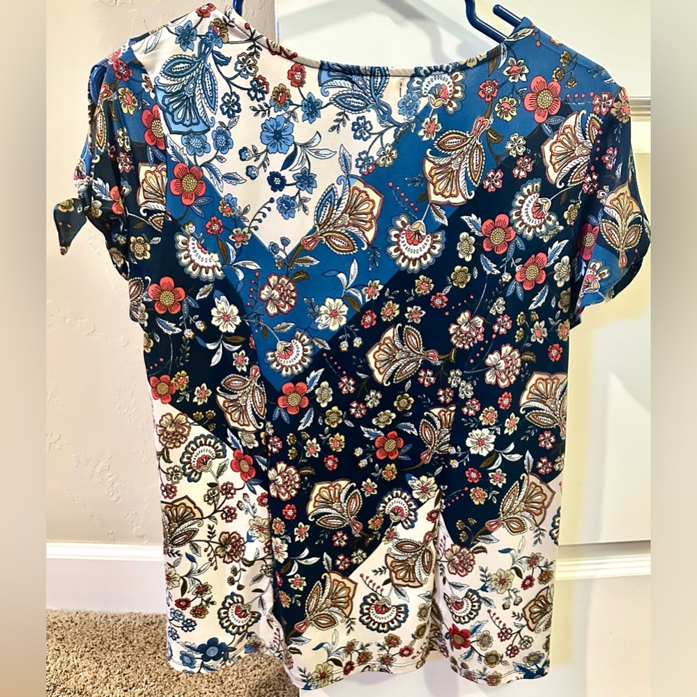Westport women’s Floral Print cold shoulder top